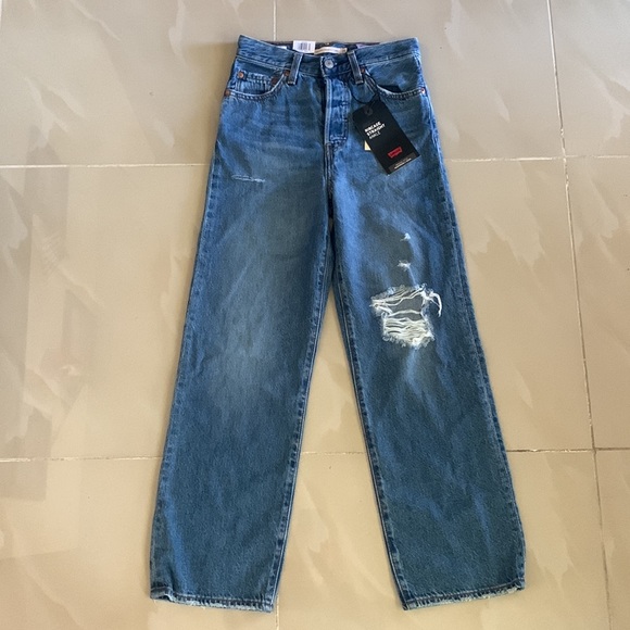 NWT Levis Ribcage Medium Wash Distressed Denim Straight Ankle Jeans - Picture 5 of 7